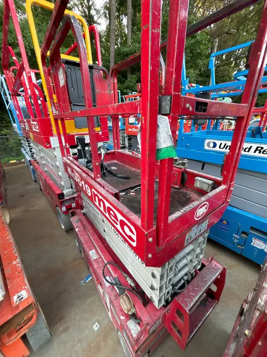 2018 MEC MICRO 19 Scissor Lift
