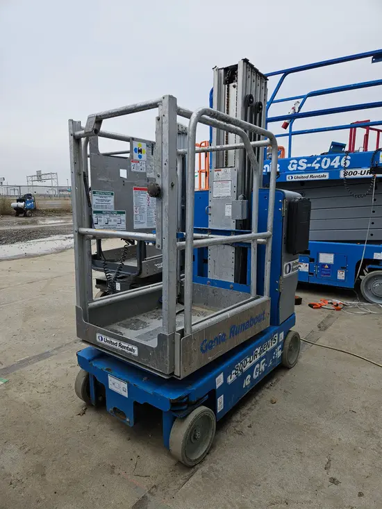 2017 Genie GR-20 Self-Propelled One-Person Lift