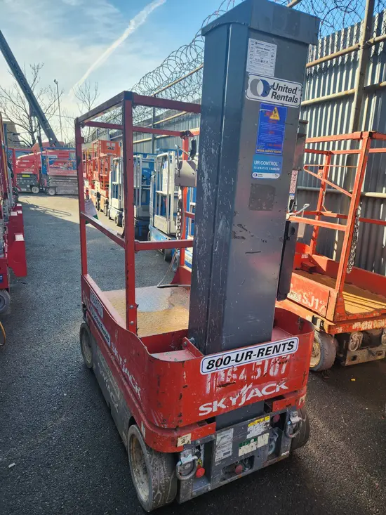 2017 Skyjack SJ12 Self-Propelled One-Person Lift