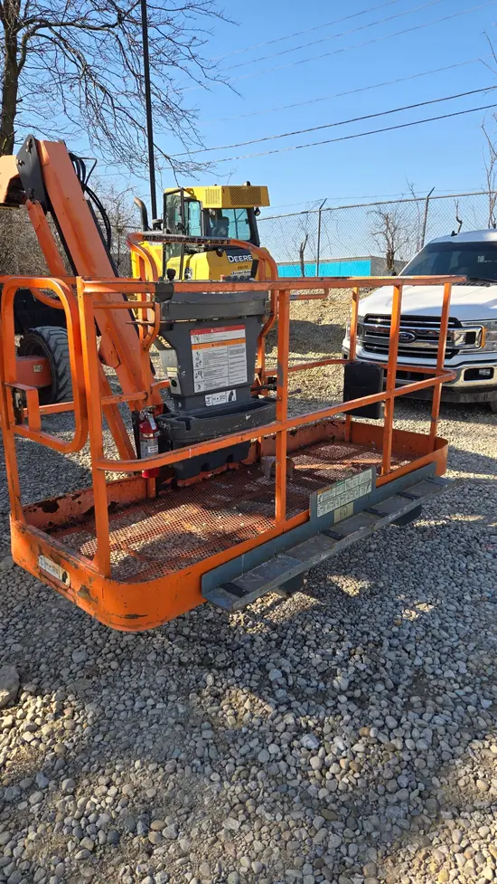 2013 JLG 600AJ Articulating Boom Lift