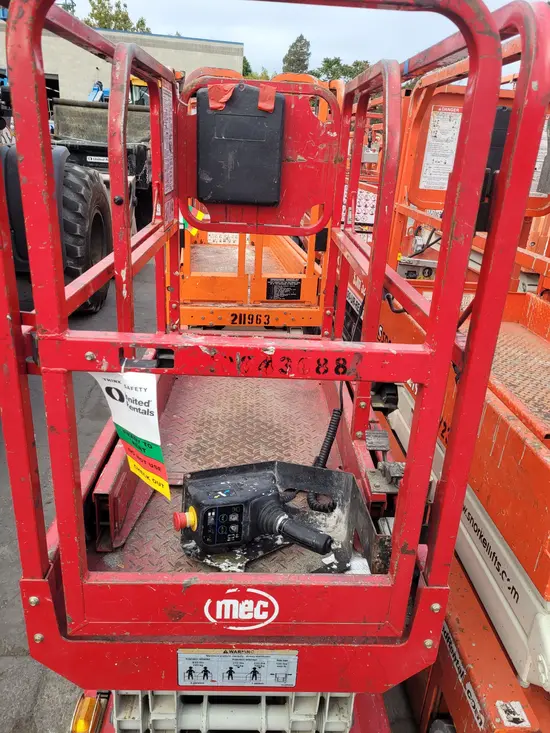 2018 MEC 1330SE Scissor Lift