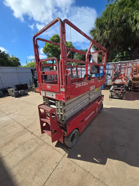 2017 MEC 2632SE Scissor Lift