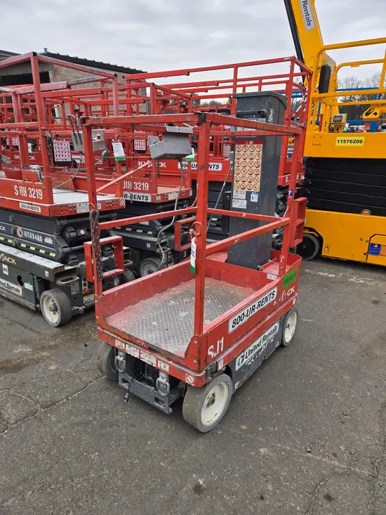 2018 Skyjack SJ12 Self-Propelled One-Person Lift