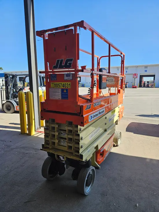 2017 JLG 2632ES Scissor Lift