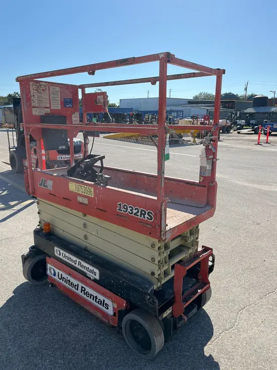 2018 JLG 1932R Scissor Lift