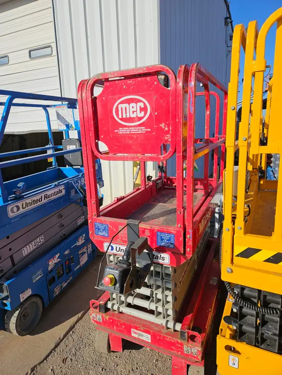 2018 MEC MICRO 19 Scissor Lift
