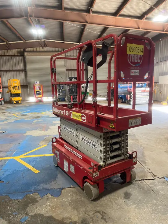2019 MEC MICRO 19 Scissor Lift