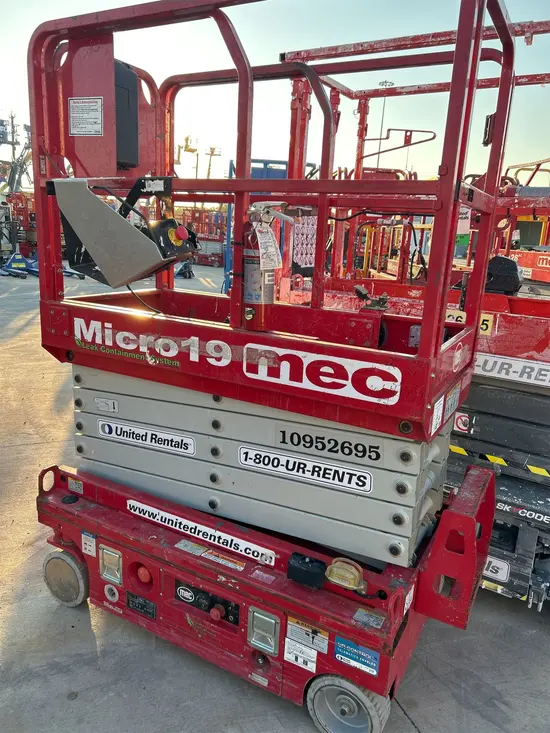 2019 MEC MICRO 19 Scissor Lift