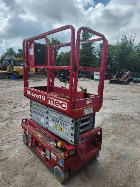 2018 MEC MICRO 19 Scissor Lift
