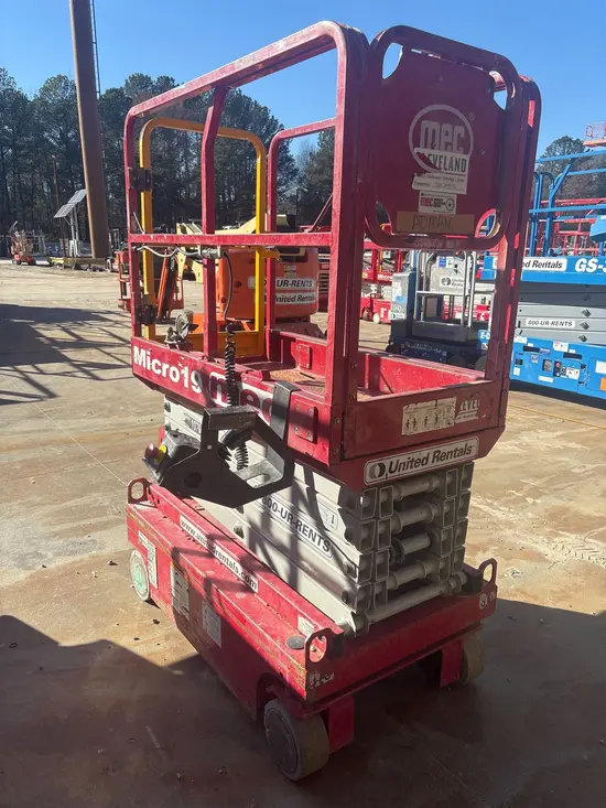 2018 MEC MICRO 19 Scissor Lift