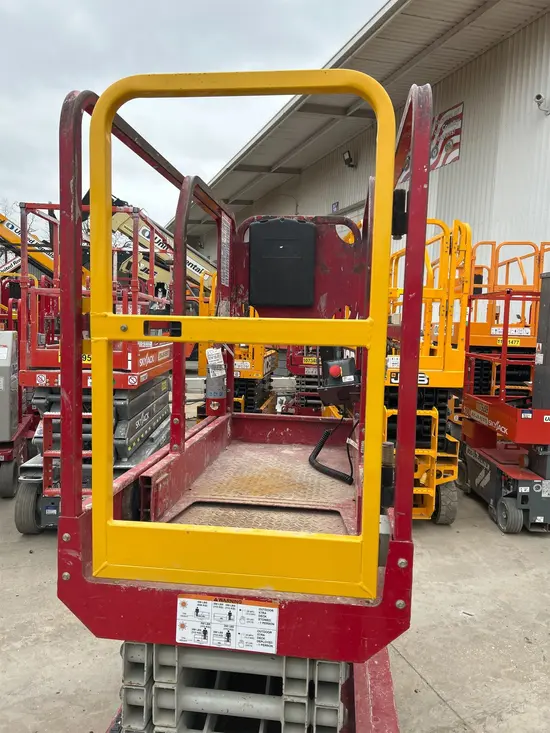 2018 MEC MICRO 19 Scissor Lift