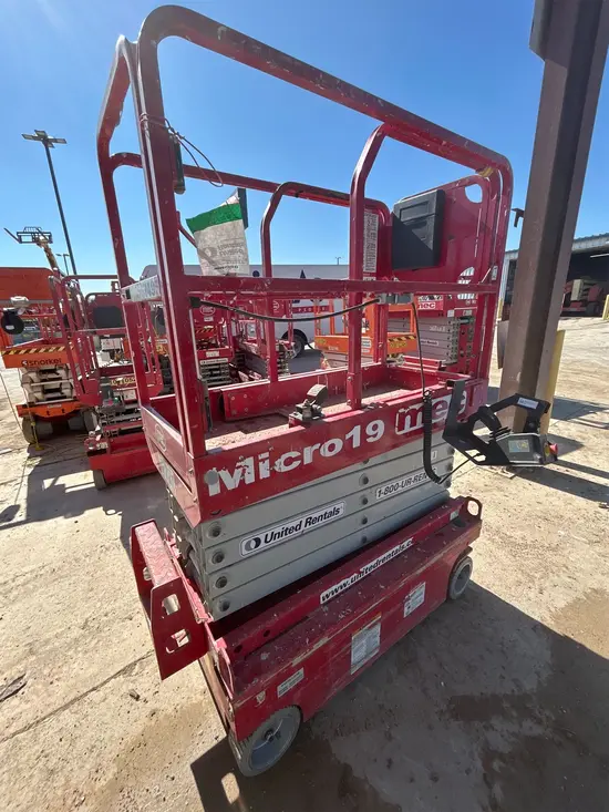 2018 MEC MICRO 19 Scissor Lift