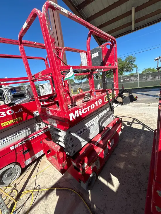 2018 MEC MICRO 19 Scissor Lift