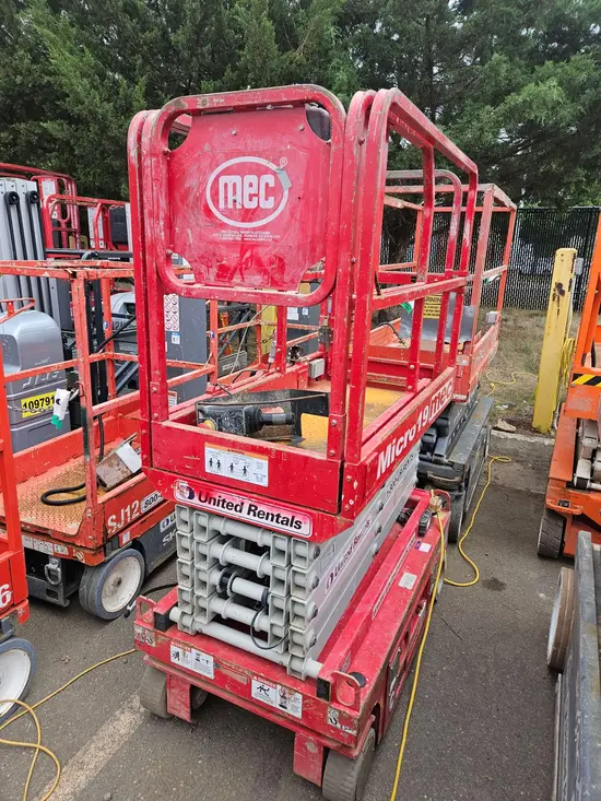 2018 MEC MICRO 19 Scissor Lift