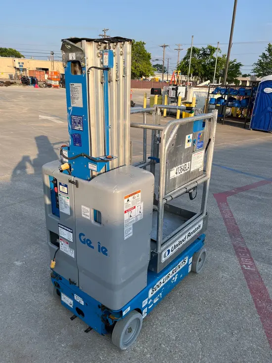 2017 Genie GR-20 Self-Propelled One-Person Lift
