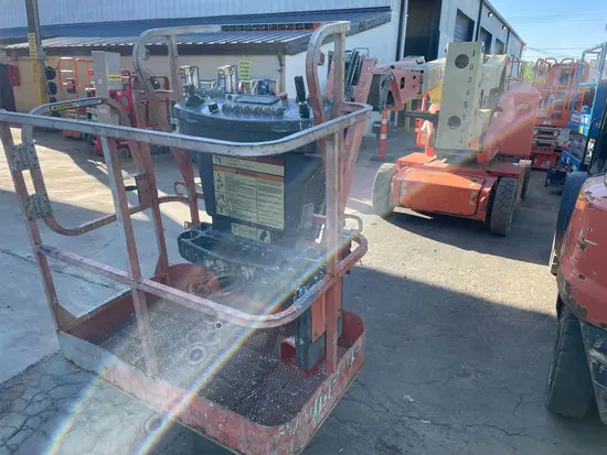 2015 JLG E400AJPN Articulating Boom Lift