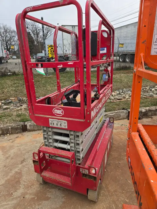 2018 MEC MICRO 19 Scissor Lift