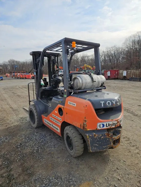 2019 Toyota 8FGU30 Warehouse Forklift