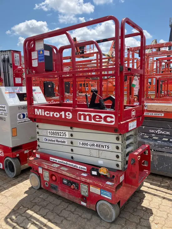2018 MEC MICRO 19 Scissor Lift