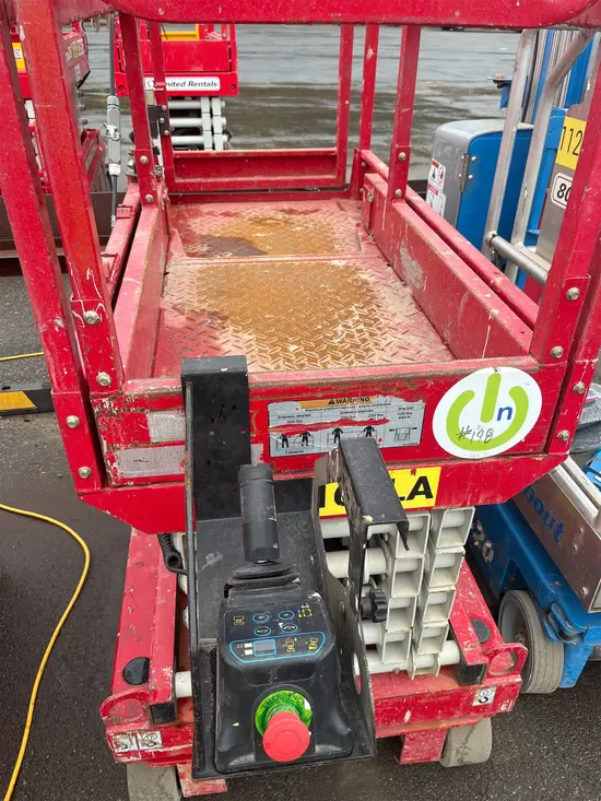 2018 MEC MICRO 19 Scissor Lift