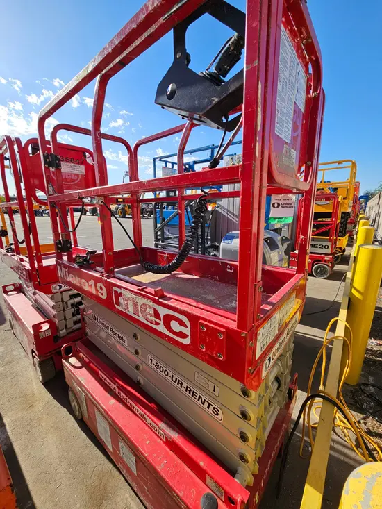 2018 MEC MICRO 19 Scissor Lift