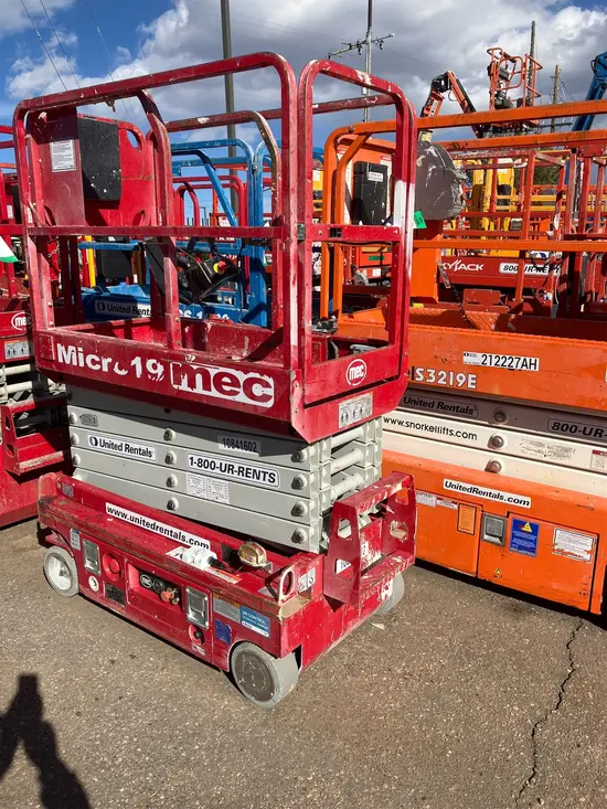 2018 MEC MICRO 19 Scissor Lift