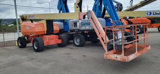 2013 JLG 800AJ Articulating Boom Lift
