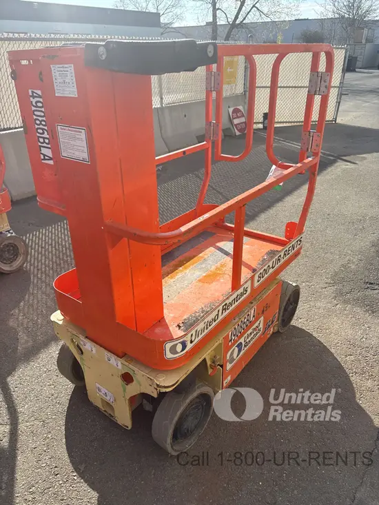 2017 JLG 1230ES Self-Propelled One-Person Lift
