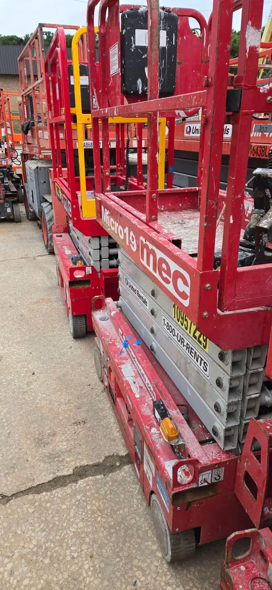 2019 MEC MICRO 19 Scissor Lift