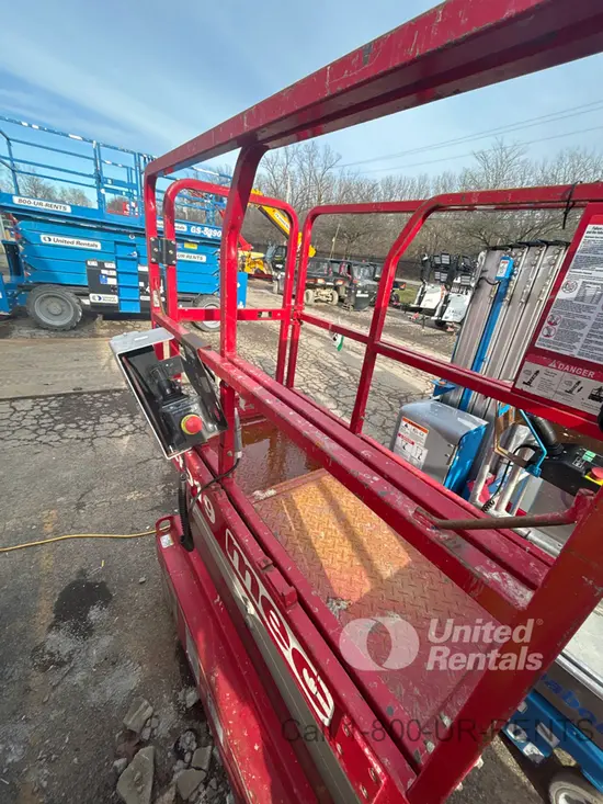 2018 MEC MICRO 19 Scissor Lift