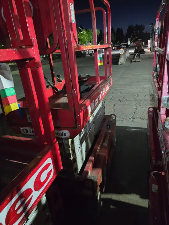 2019 MEC MICRO 19 Scissor Lift