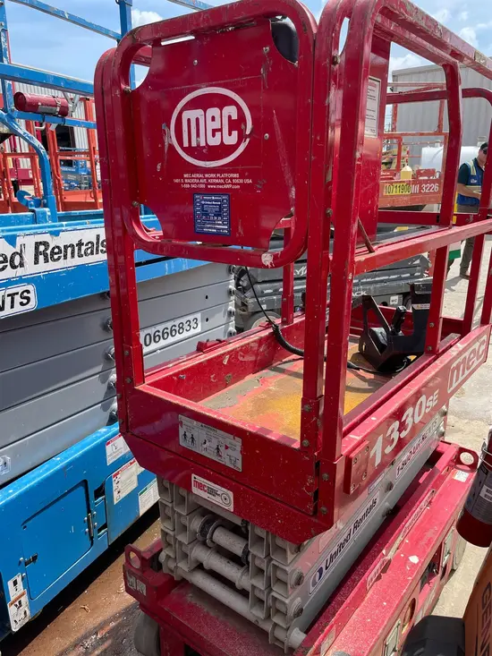 2017 MEC 1330SE Scissor Lift