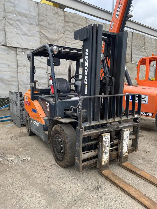 2019 Doosan D35S-7 Warehouse Forklift