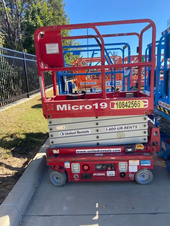 2018 MEC MICRO 19 Scissor Lift