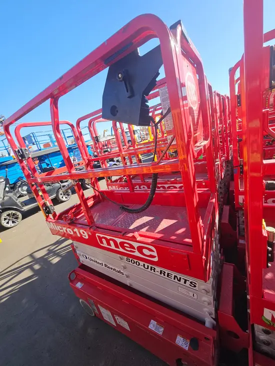 2018 MEC MICRO 19 Scissor Lift