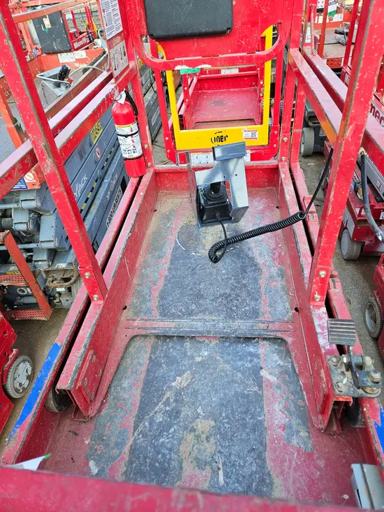 2017 MEC MICRO 19 Scissor Lift
