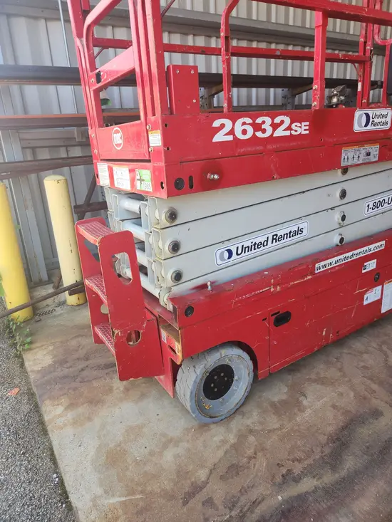 2018 MEC 2632SE Scissor Lift