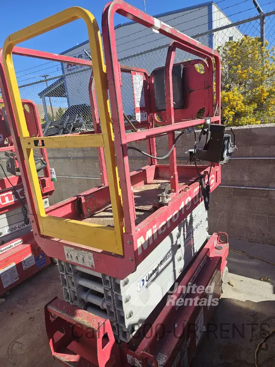 2018 MEC MICRO 19 Scissor Lift