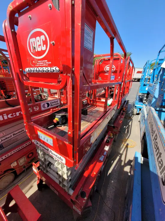 2017 MEC MICRO 19 Scissor Lift