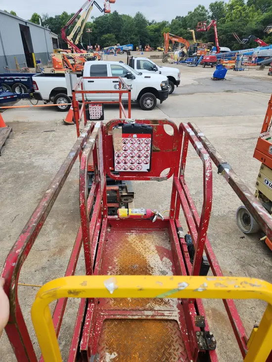 2018 MEC MICRO 19 Scissor Lift