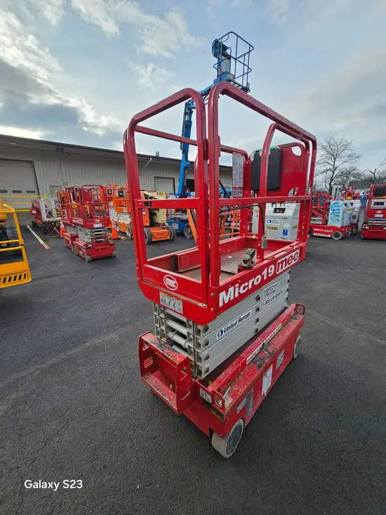 2018 MEC MICRO 19 Scissor Lift