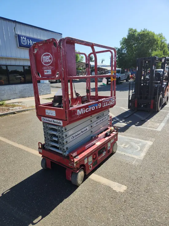 2018 MEC MICRO 19 Scissor Lift