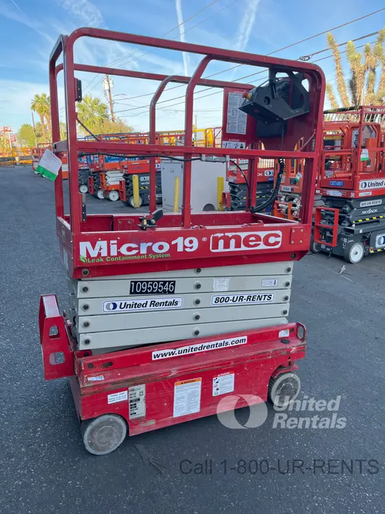 2019 MEC MICRO 19 Scissor Lift