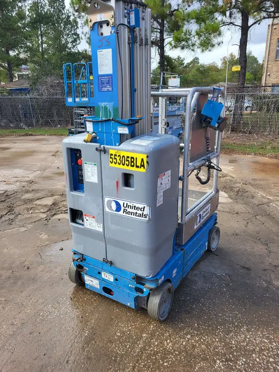 2017 Genie GR-20 Self-Propelled One-Person Lift