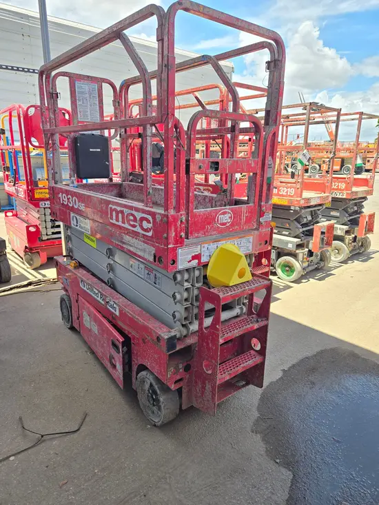 2017 MEC 1930SE Scissor Lift