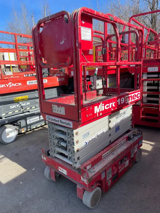 2018 MEC MICRO 19 Scissor Lift