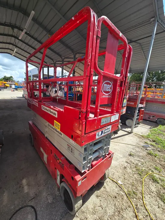 2017 MEC 2632SE Scissor Lift