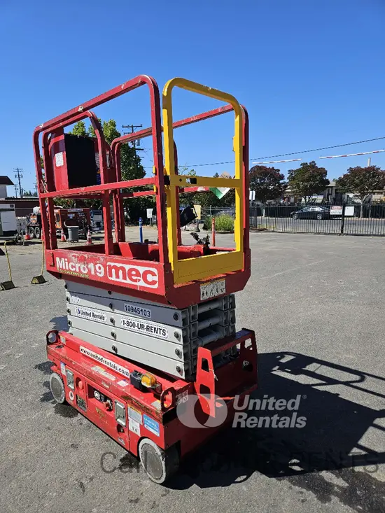 2019 MEC MICRO 19 Scissor Lift