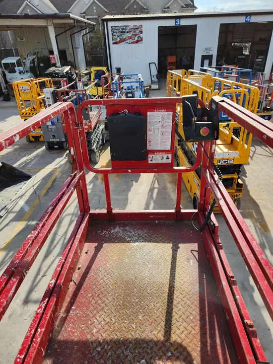 2017 MEC 4046SE Scissor Lift