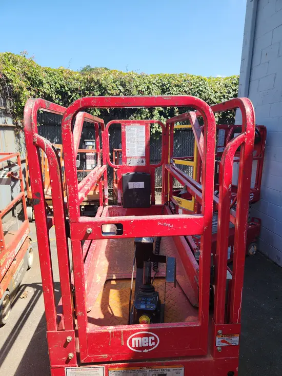 2018 MEC 1930SE Scissor Lift